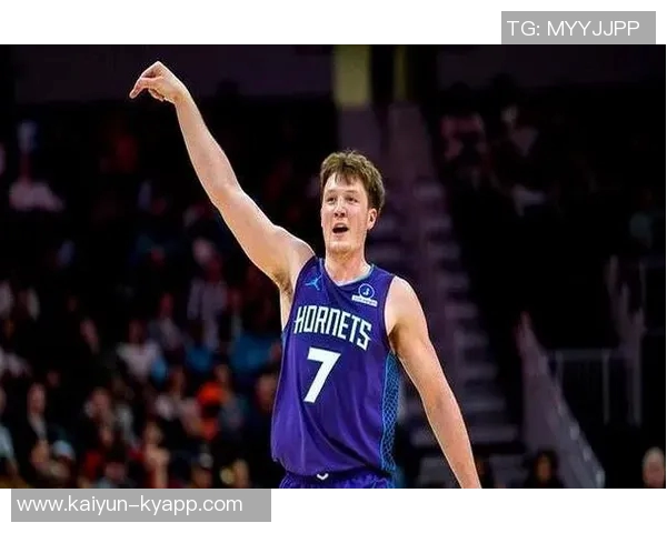 克尼佩尔表现出色12投7中砍下21分7助攻三分球命中率高达55