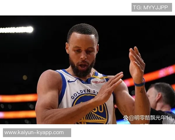 库里谈比赛开局表现不佳并分析队友对场上空间的影响