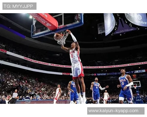 兰德尔表现平平全场10投仅4中贡献16分5篮板1助攻次节状态低迷未能得分