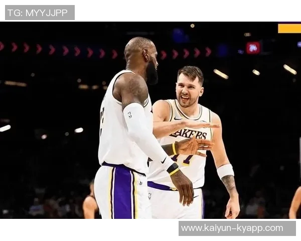 詹姆斯与东契奇同场25湖人本赛季保持全胜战绩7场不败 詹姆斯与东契奇同场25湖人本赛季保持全胜战绩7场不败