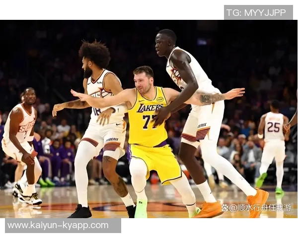 半场战报狄龙狂砍23分布克意外伤退太阳领先湖人14分东契奇27分老詹仅得4分