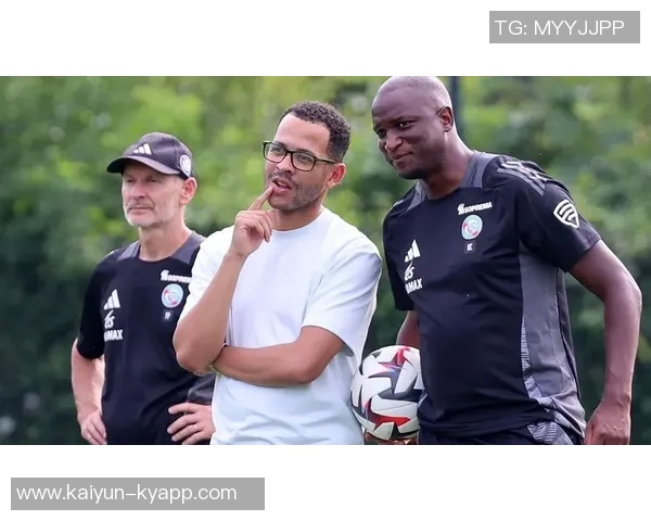 罗塞尼尔期待球队展现流畅足球让球迷尽享精彩表现 罗塞尼尔期待球队展现流畅足球让球迷尽享精彩表现